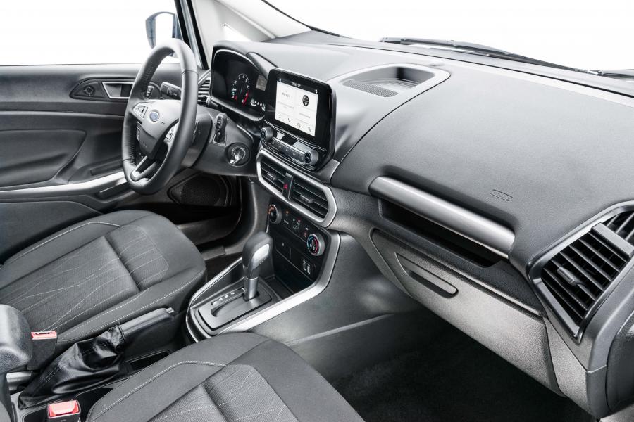 Интерьер Ford EcoSport SE 2017 года  (LA) (фото 5 из 7)